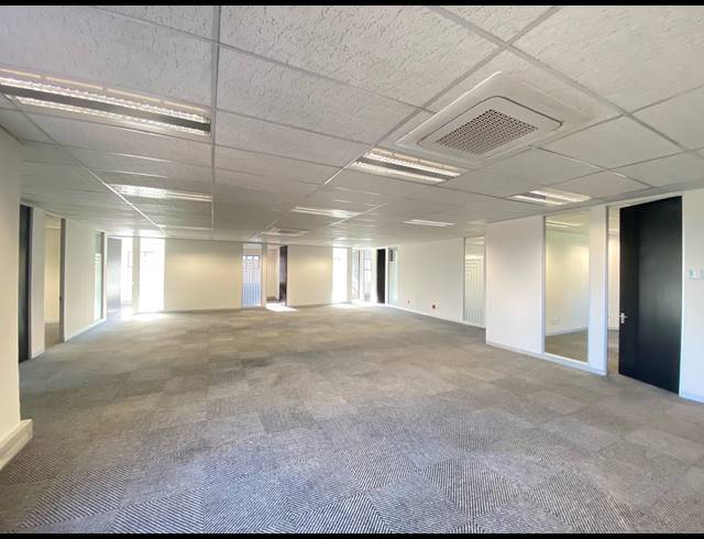 631M² OFFICE TO LET IN BRYANSTON